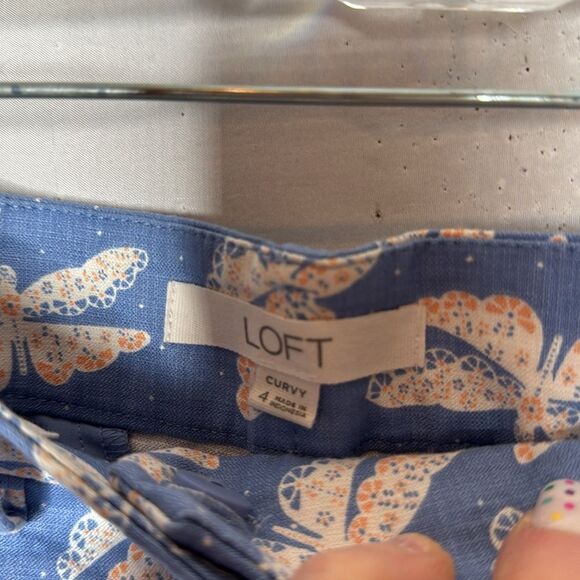 Loft Blue Dragonfly Print Women's Shorts. Size 4 Curvy. - Picture 3 of 5